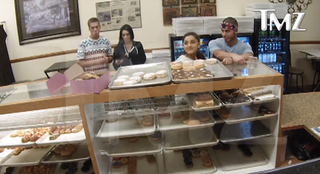 Illustration for article titled Ariana Grande Actually Loves America, Still Hates Donuts